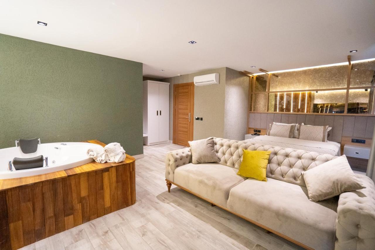 Hotel &