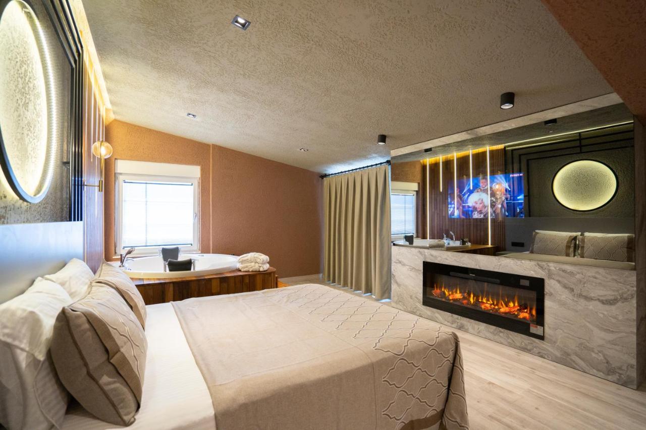 Hotel & *