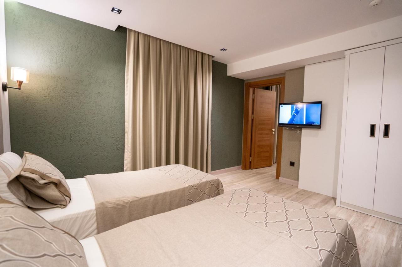 & Hotel