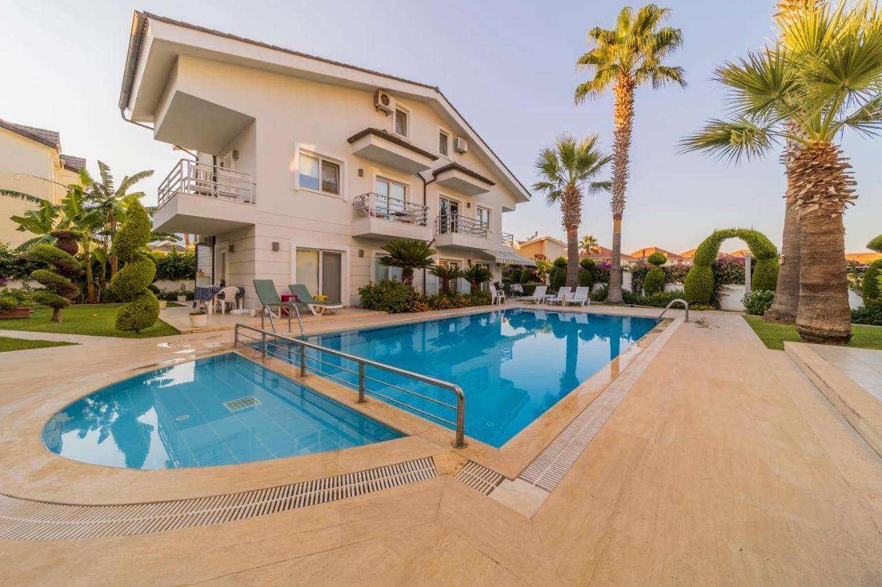 With Garden And Pool In Kemer