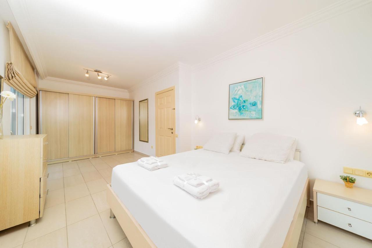 With Garden And Pool In Kemer Villa