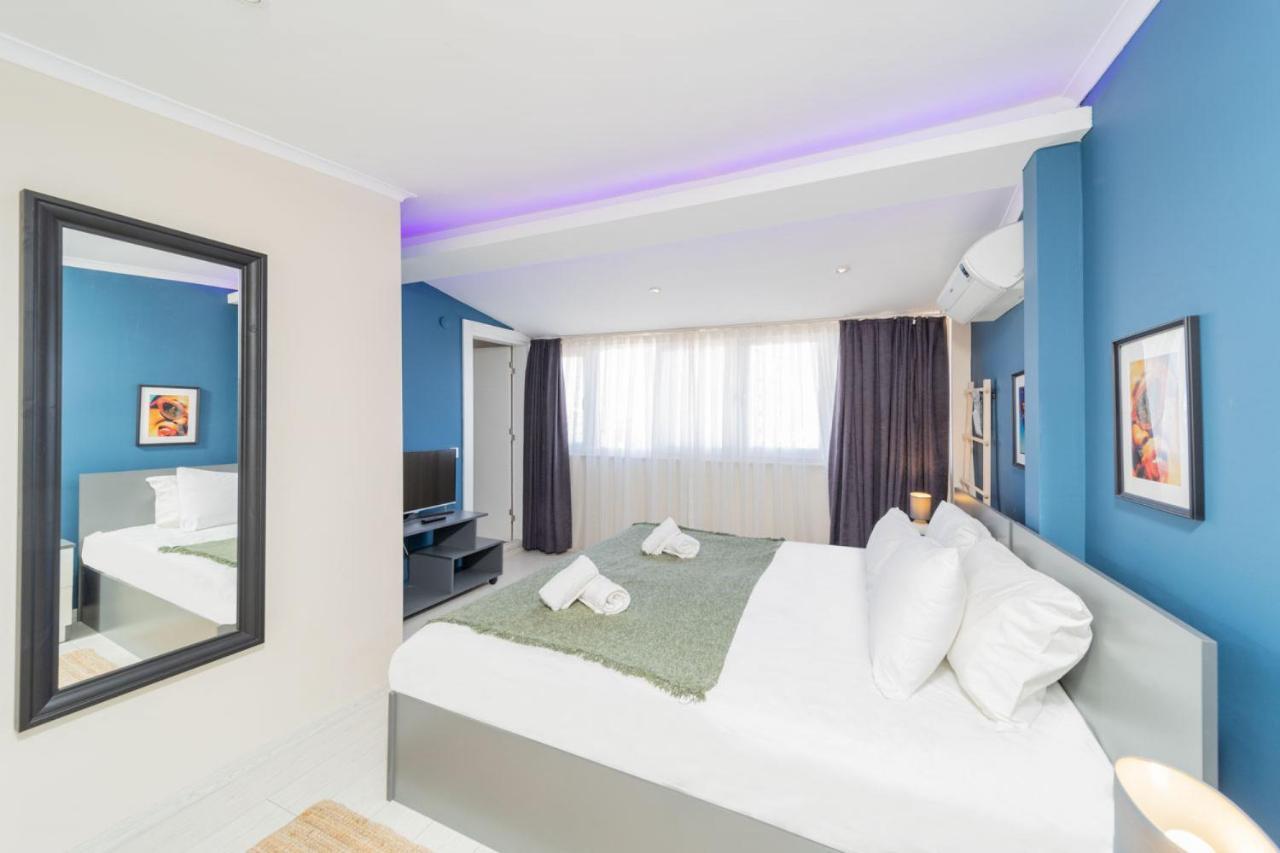 Superb Flat Near Hadrian's Gate Antalya