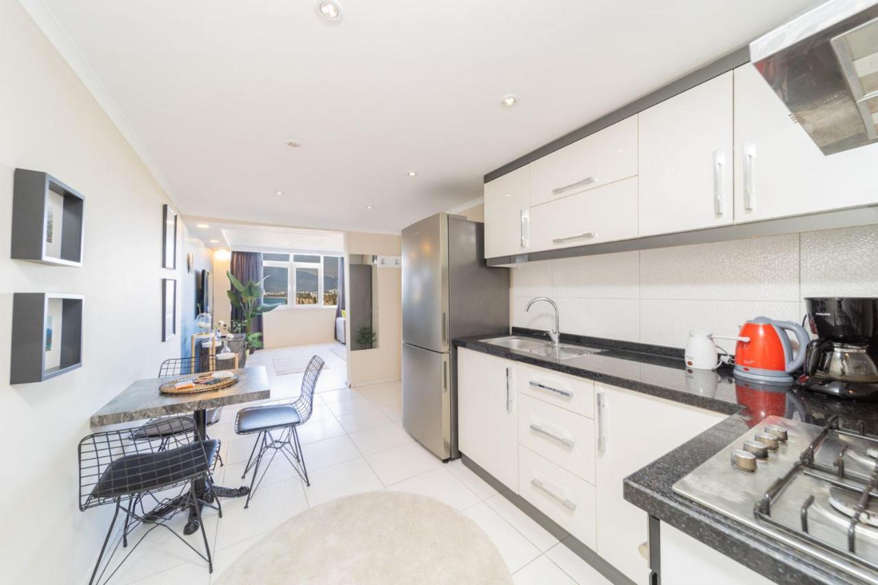 Superb Flat Near Hadrian's Gate Antalya