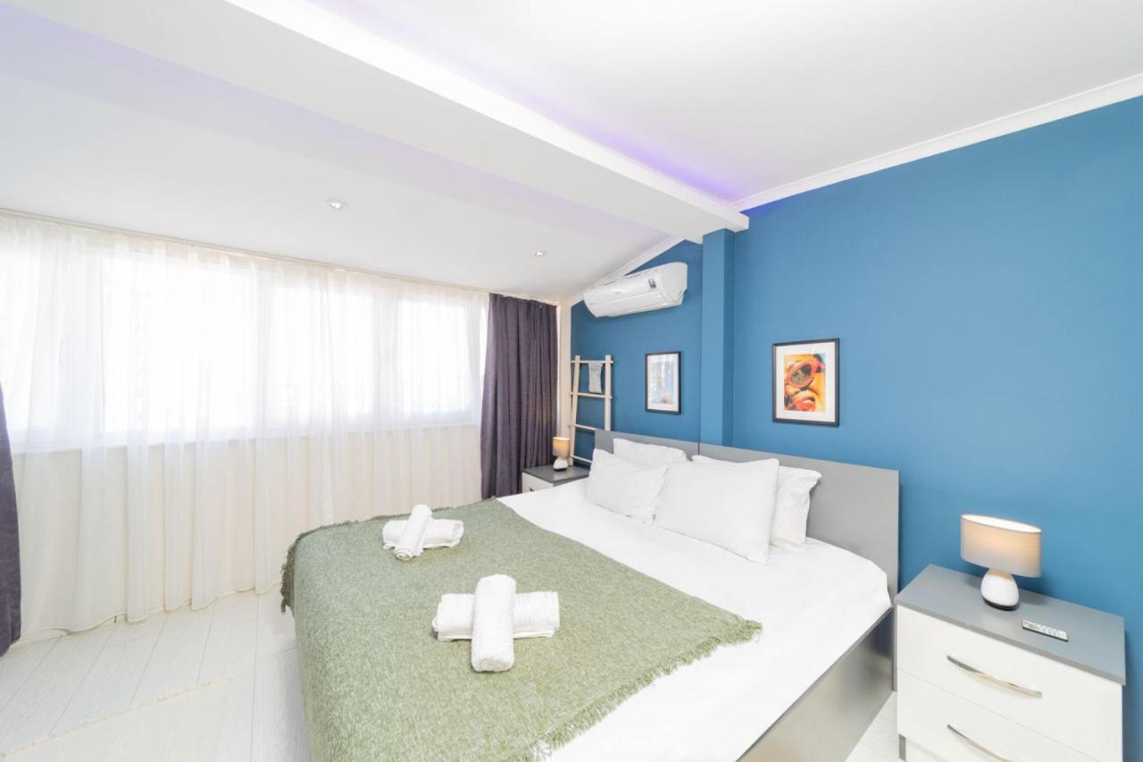 Superb Flat Near Hadrian's Gate Apartment Antalya