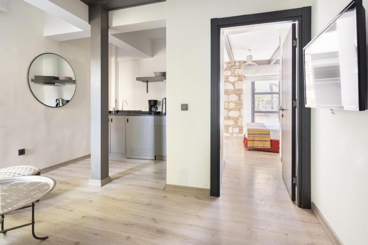 Pleasant Flat Near Hadrians Gate *