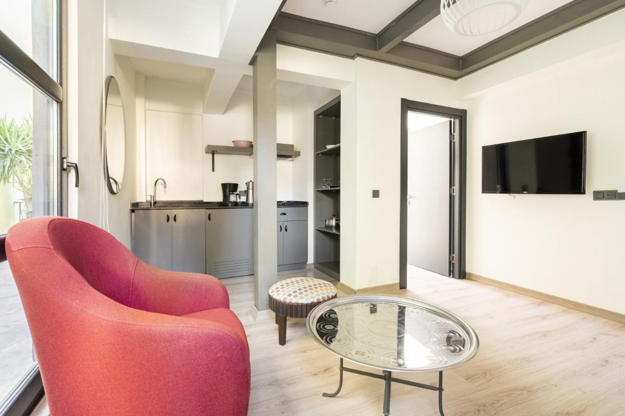 Pleasant Flat Near Hadrians Gate Antalya