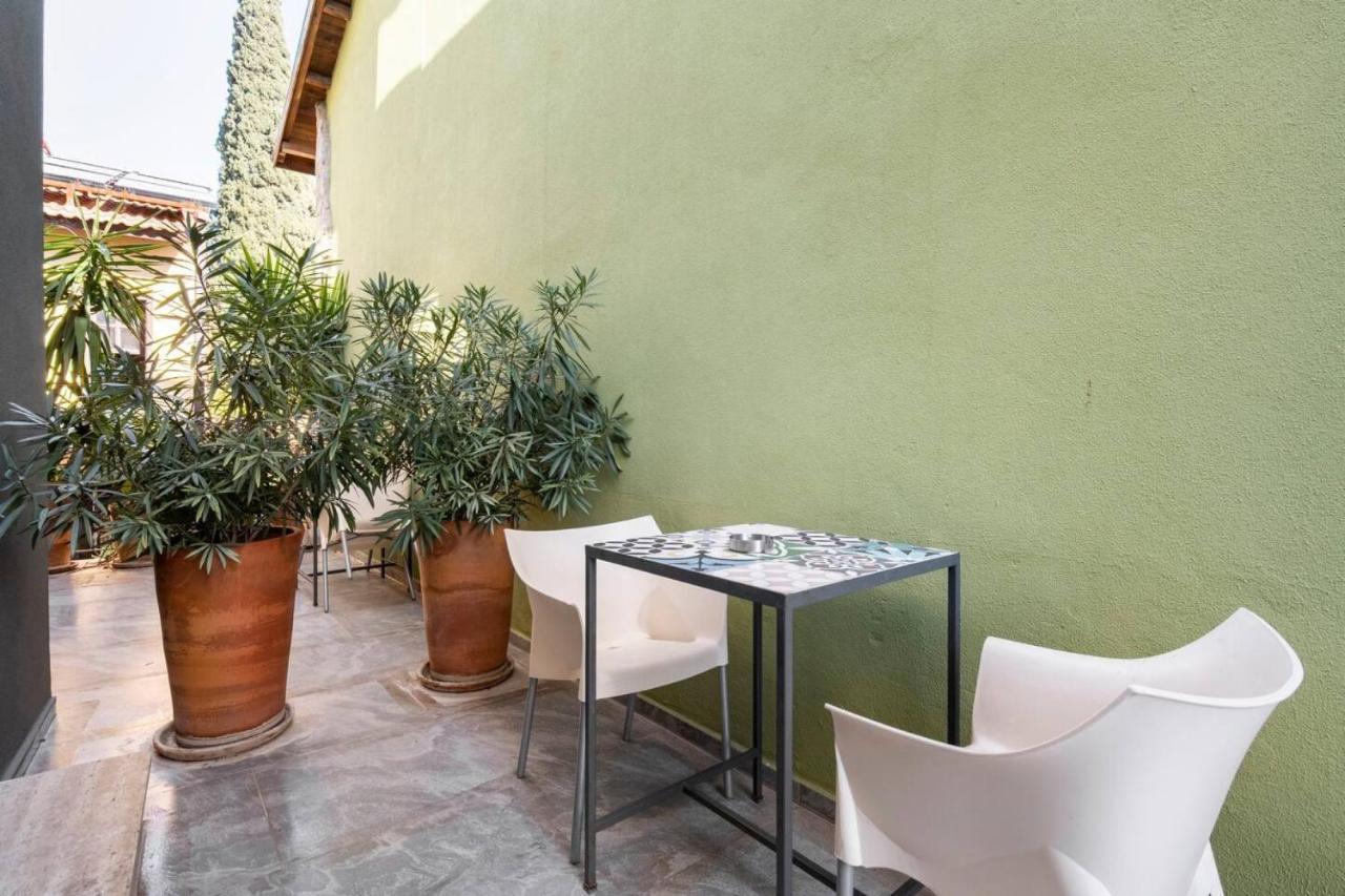Pleasant Flat Near Hadrians Gate *