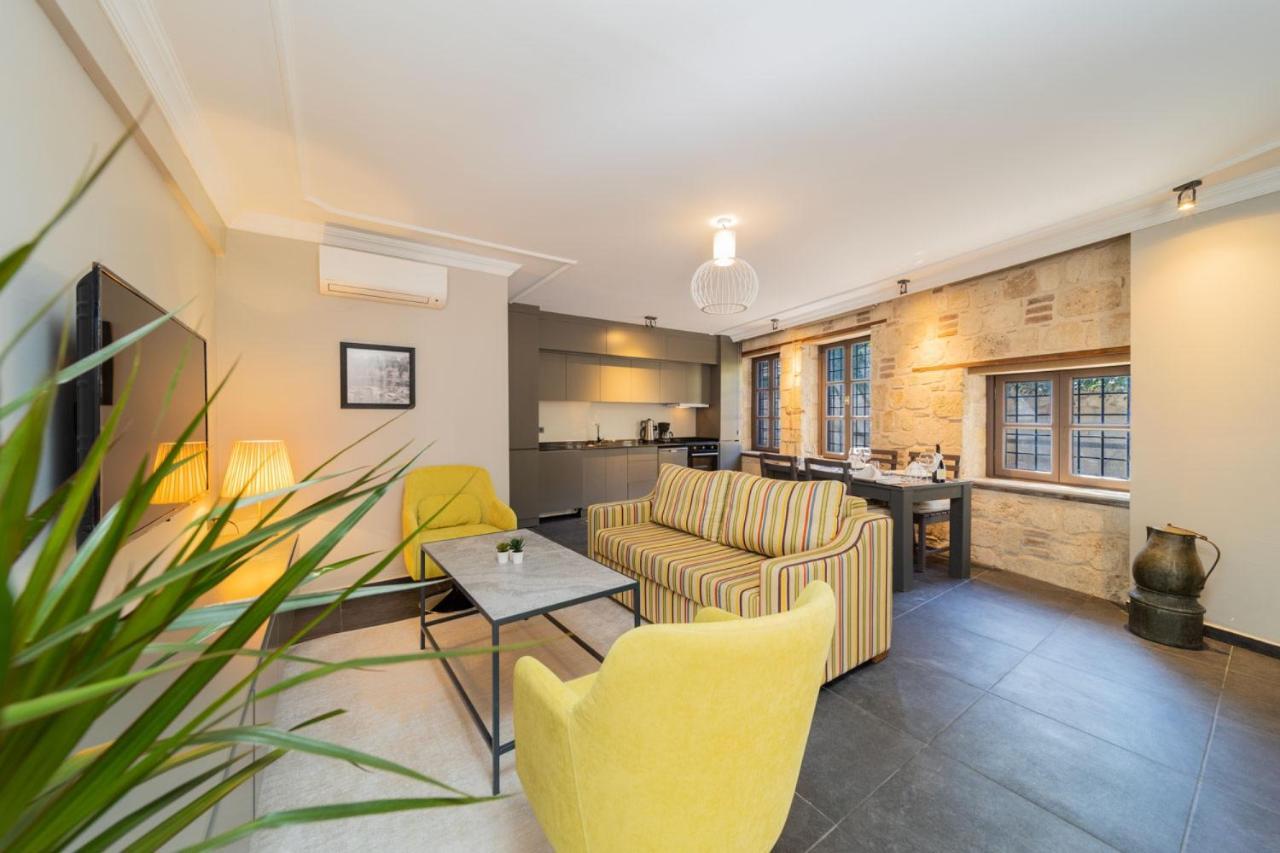 Modern And Fully Furnished Flat In Apartment