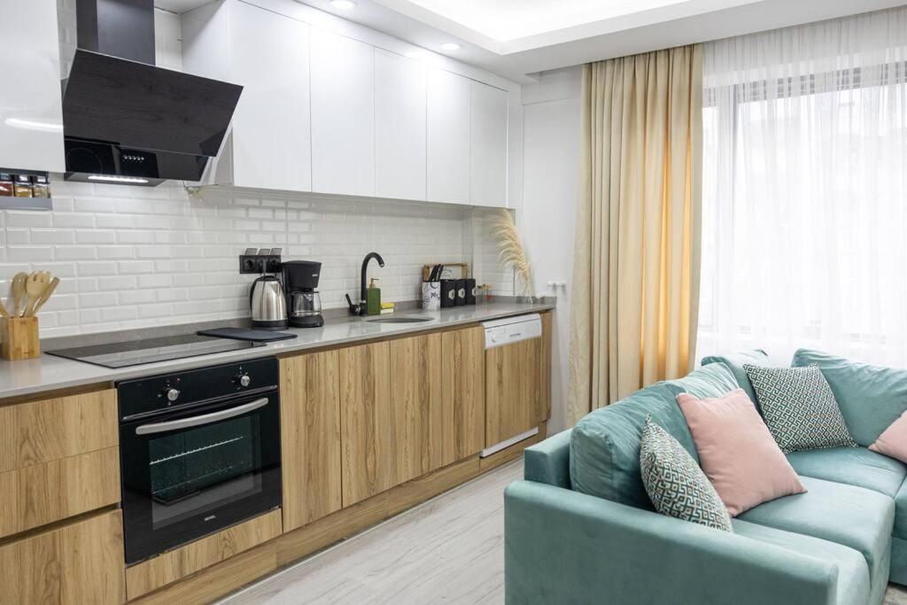 Dt Insta- Worthy, Cozy, Rare Apt Ofc Apartment