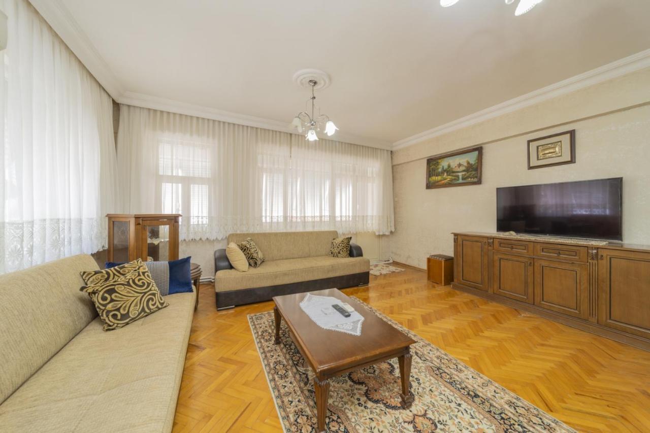 Cozy Flat W Balcony 10 Min To In Apartment