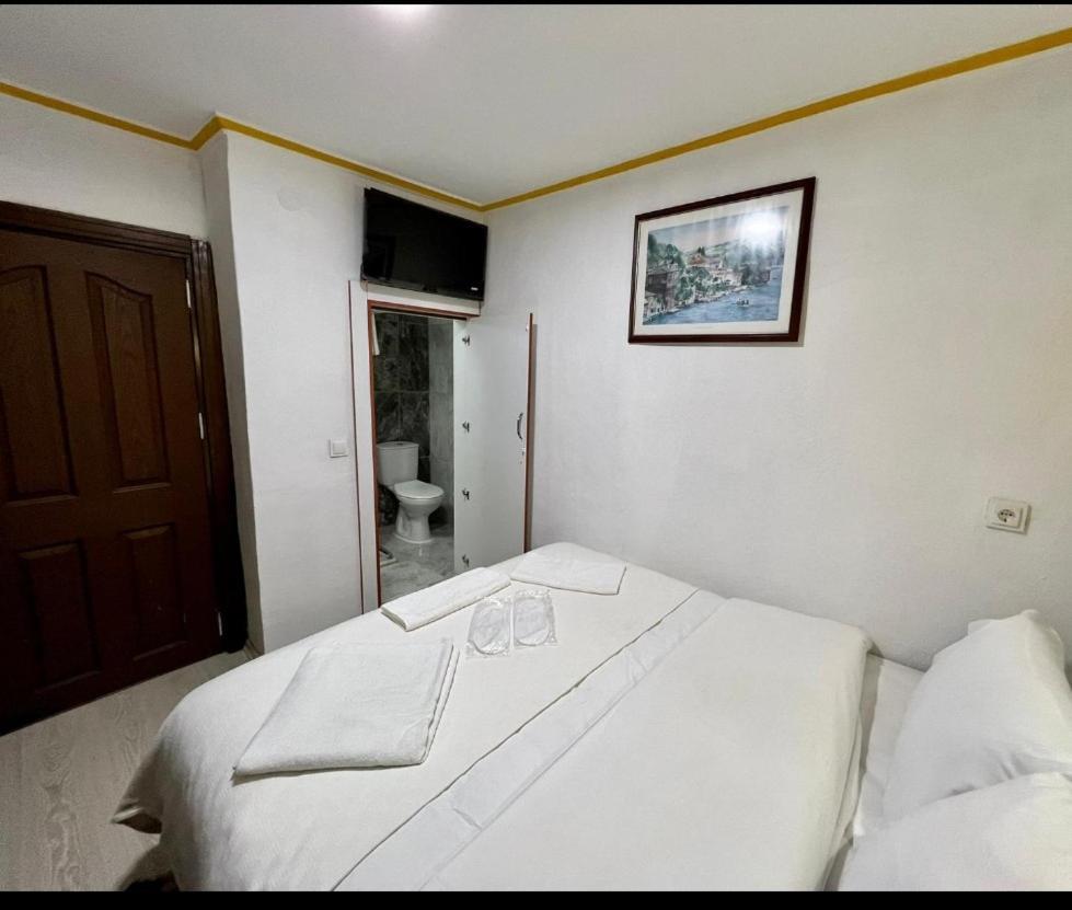 Tag Hotel *