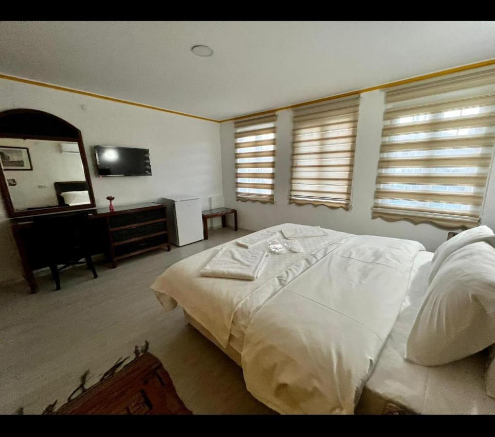Tag Hotel *