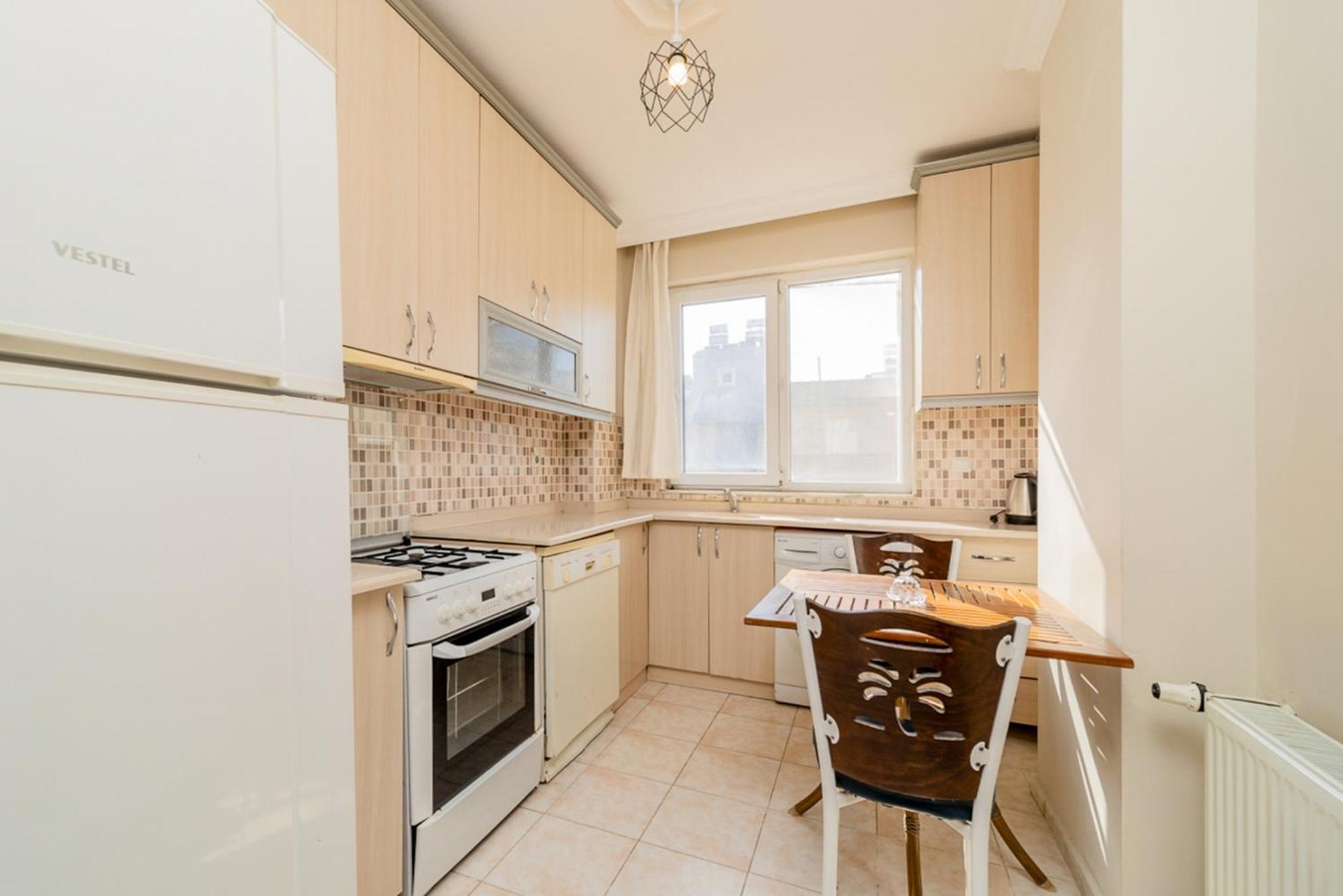 Central Flat W Balcony 10 Min To Hadrian Gates *
