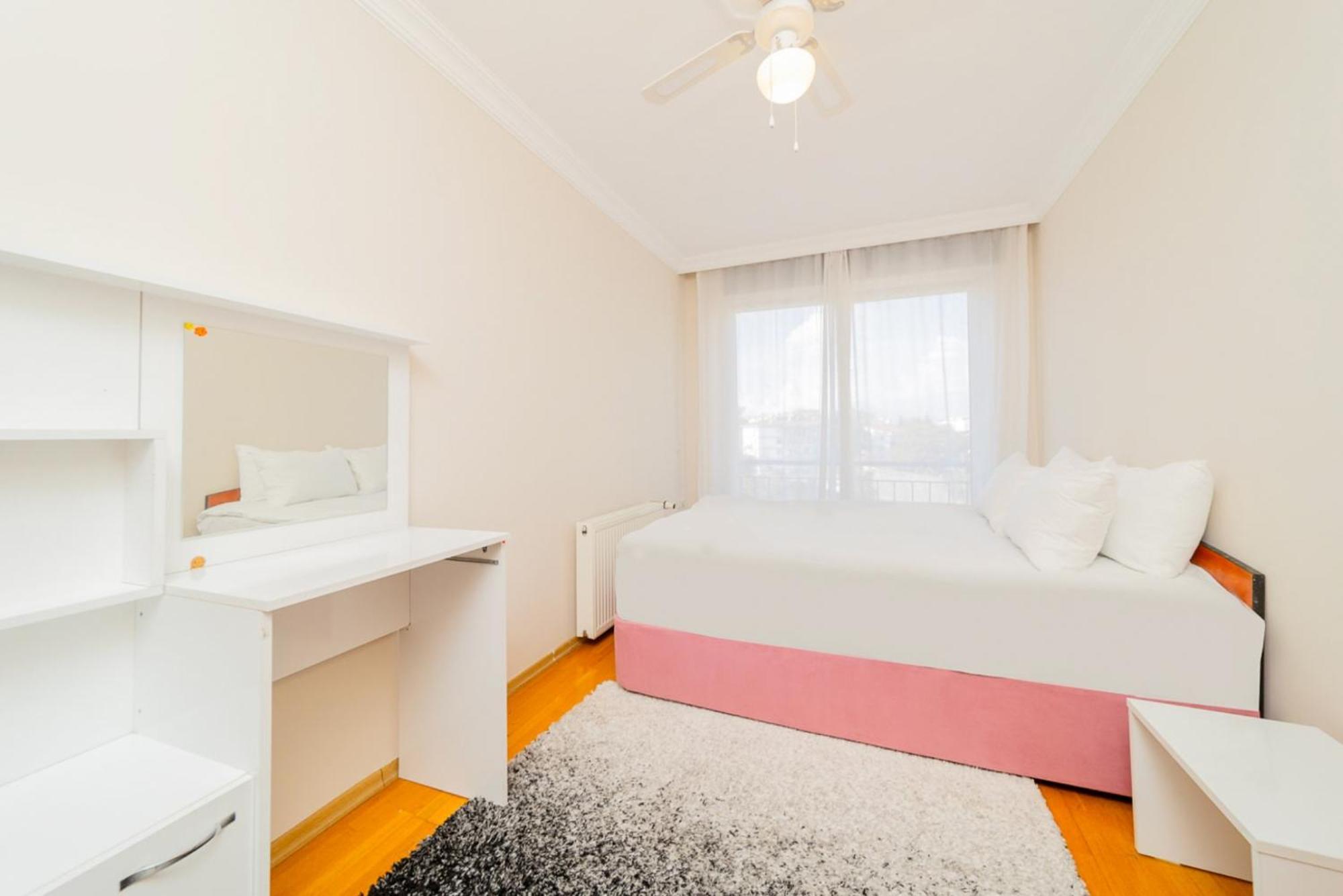 Central Flat W Balcony 10 Min To Hadrian Gates Antalya