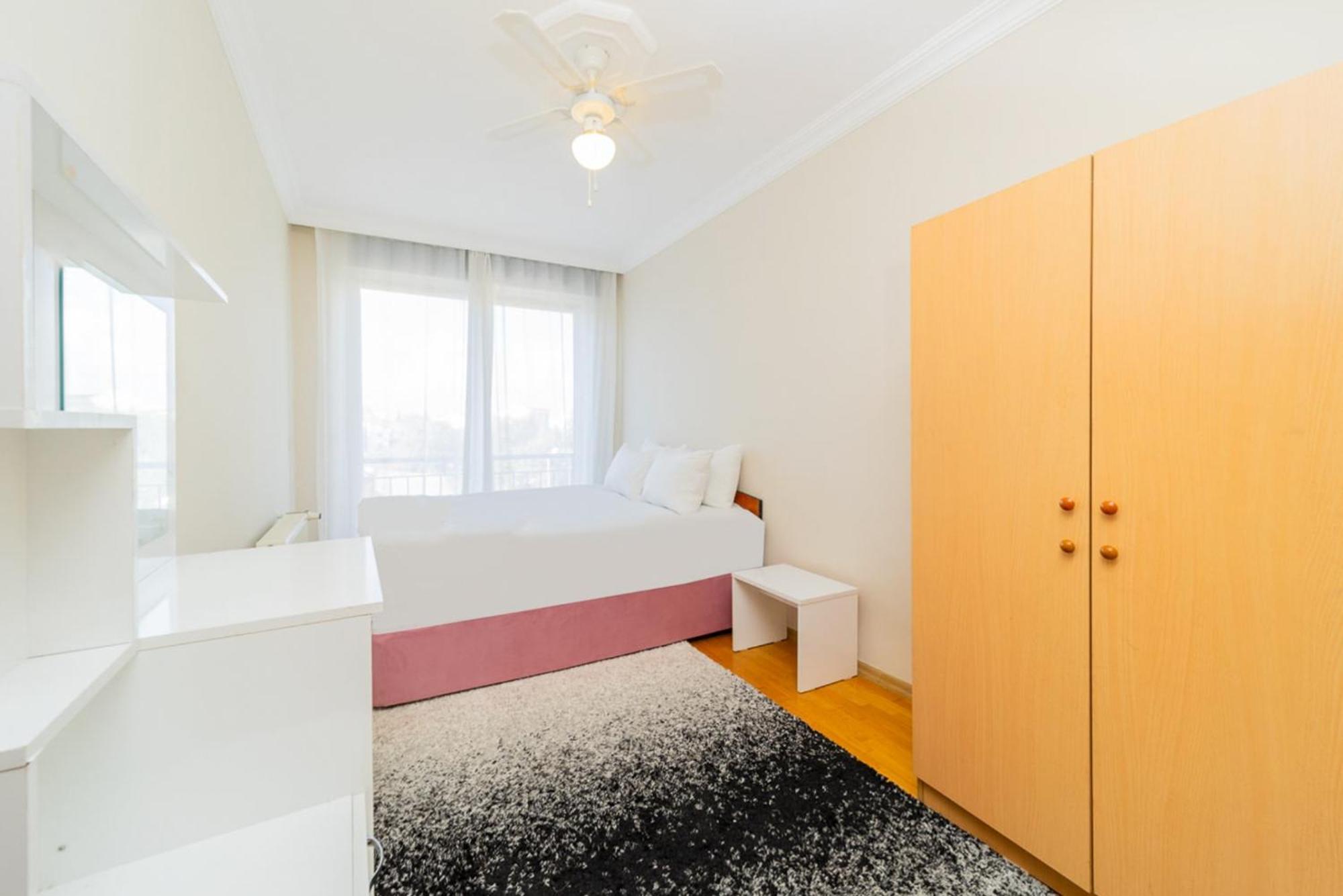 Central Flat W Balcony 10 Min To Hadrian Gates Apartment *