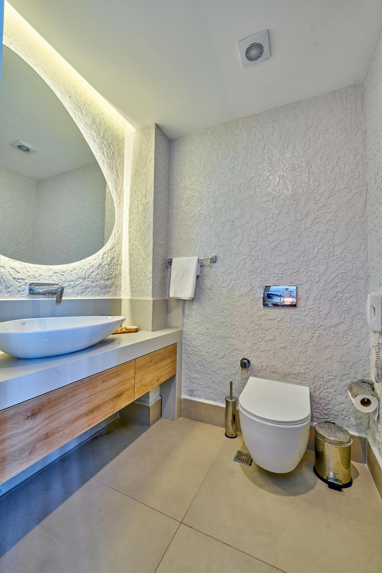 Lilium Boutique Hotel *