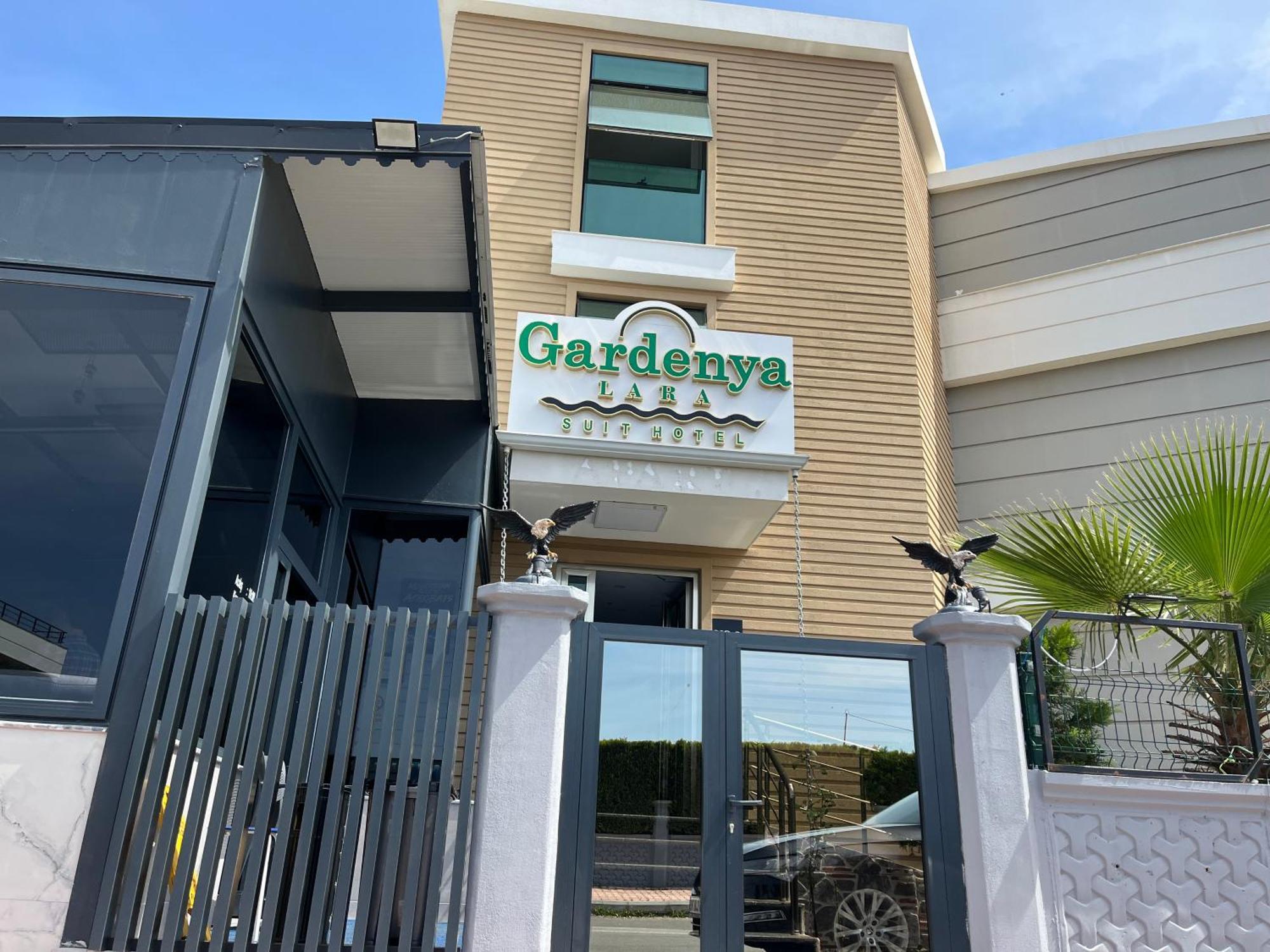 Gardenya Lara *