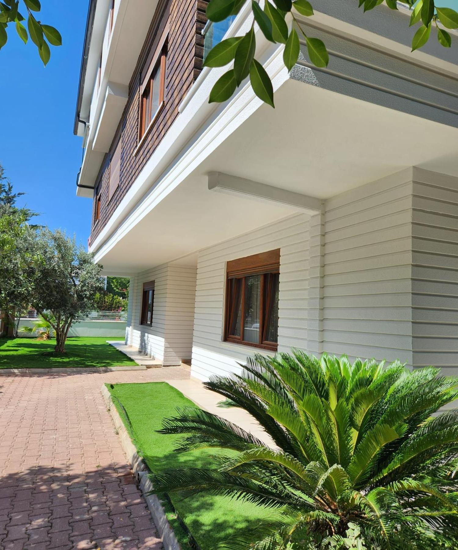 Lara Breeze Homes Apartment