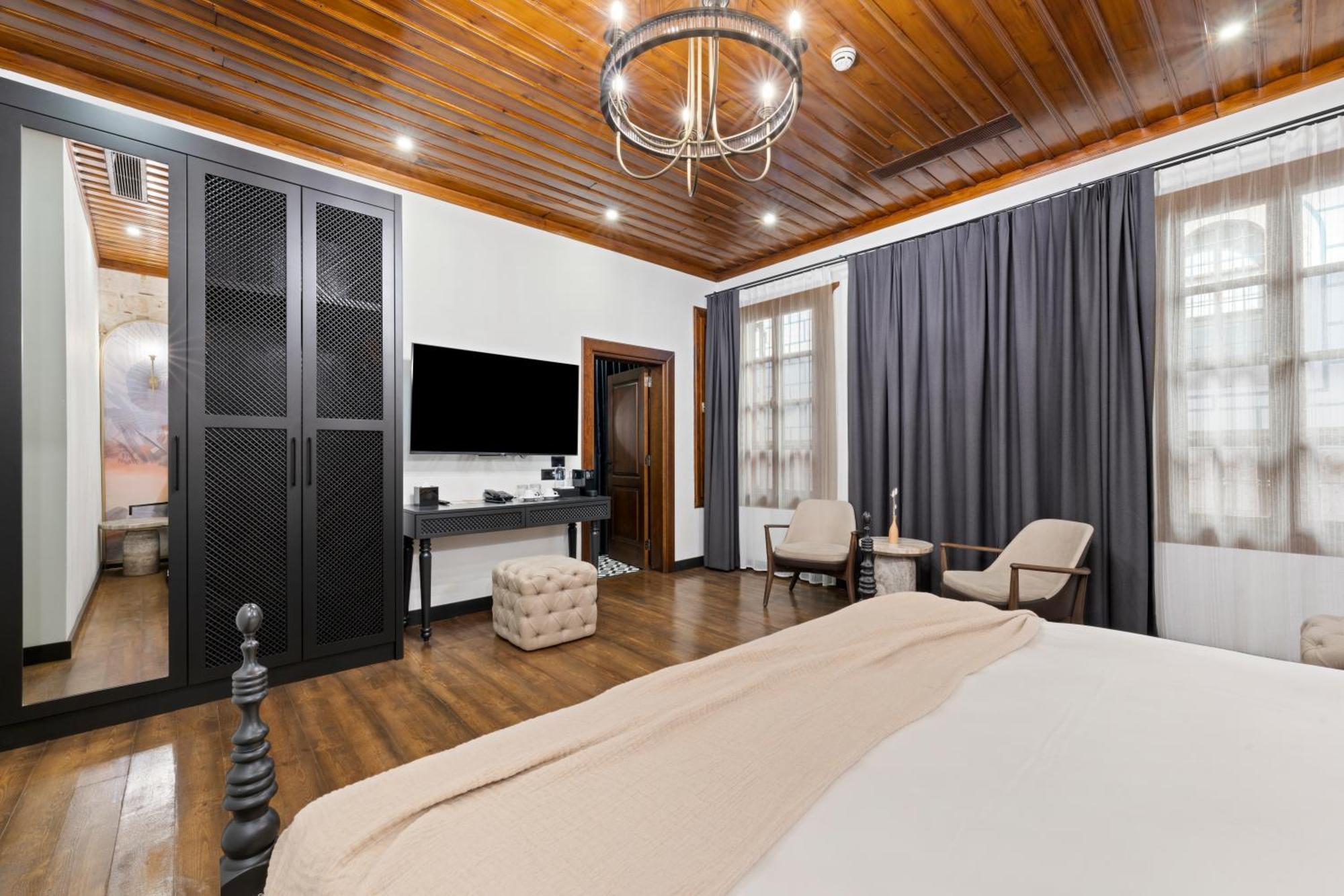 Belmondo Old Town Hotel