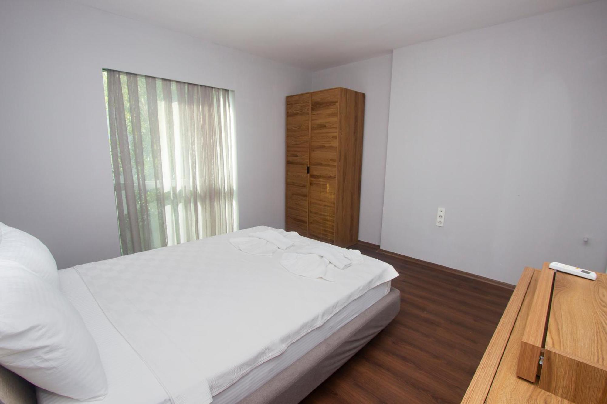 Lara Breeze Homes Apartment *