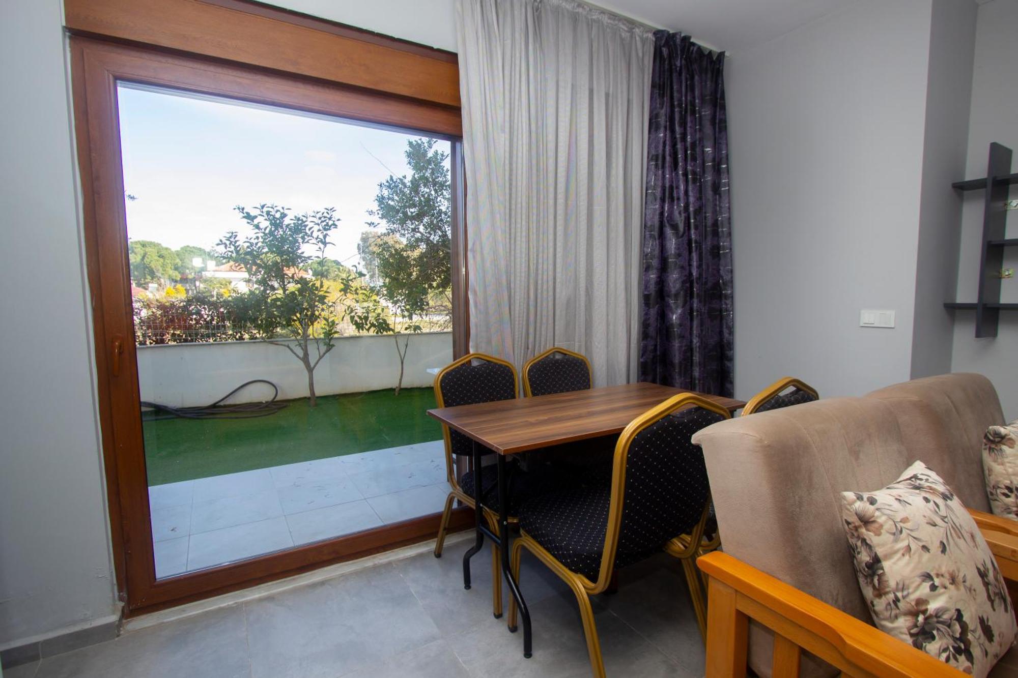 Lara Breeze Homes Apartment *