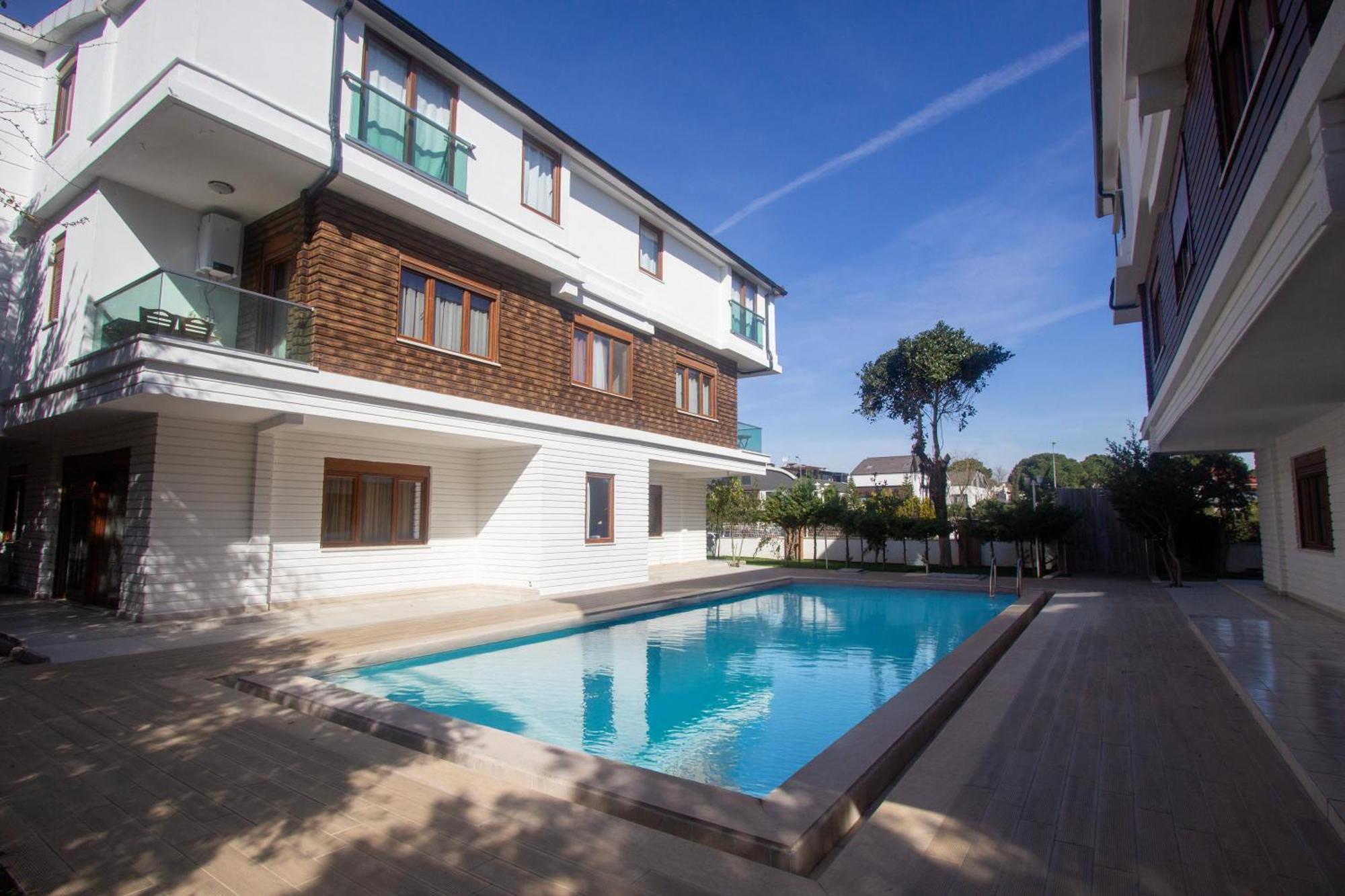 Lara Breeze Homes *
