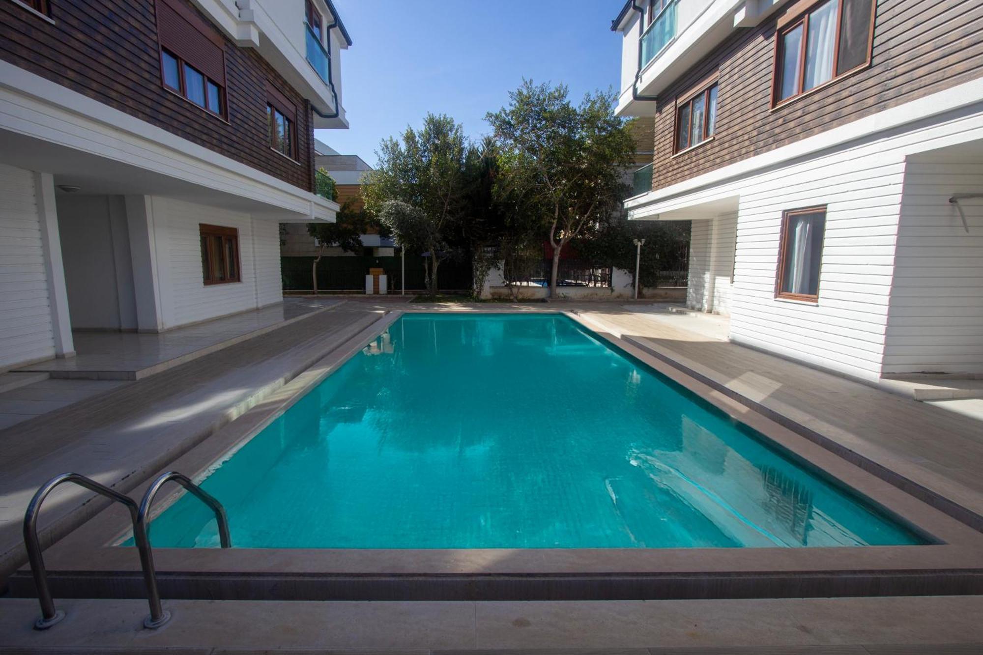 Lara Breeze Homes Apartment *