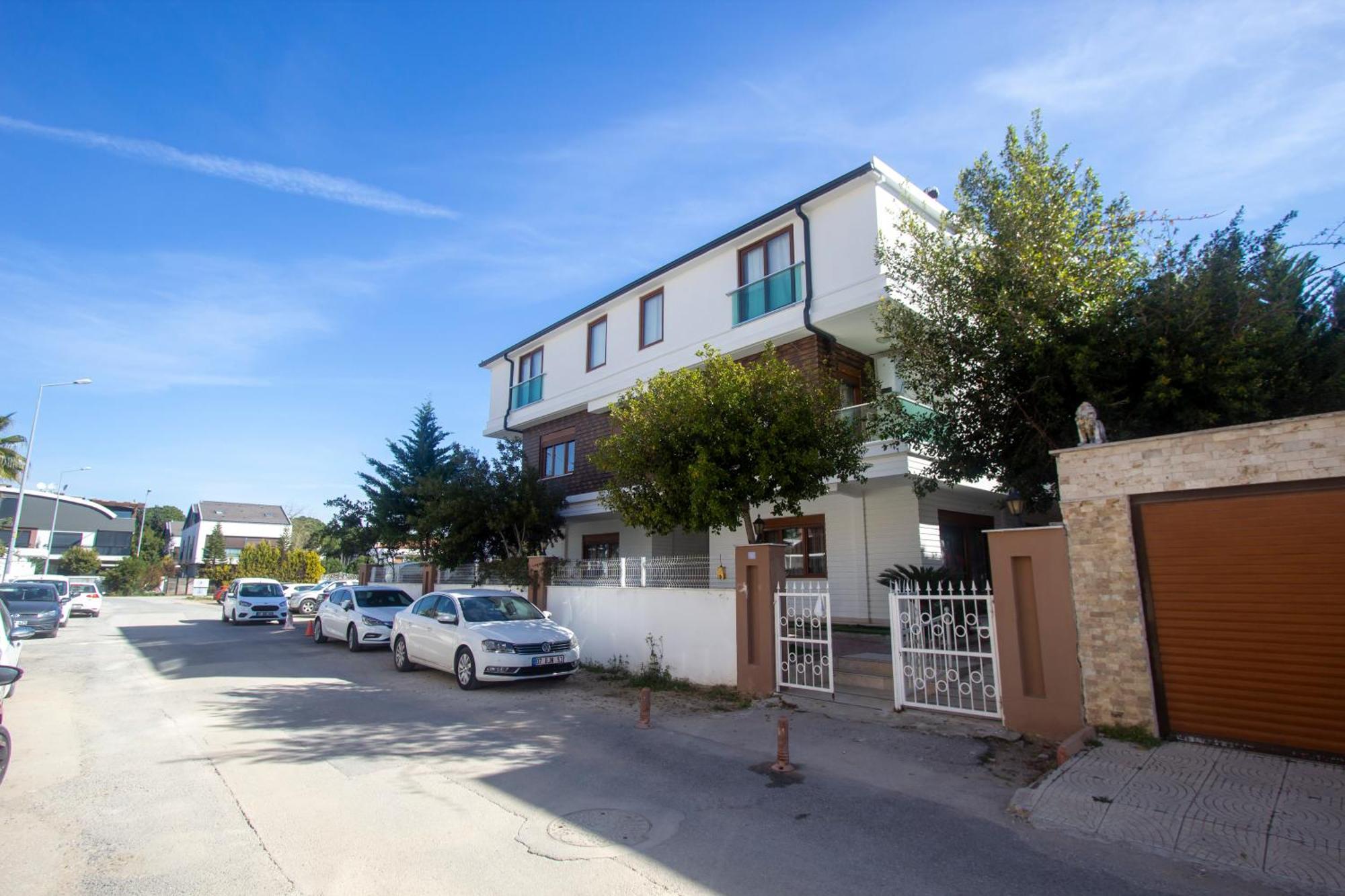 Lara Breeze Homes Apartment