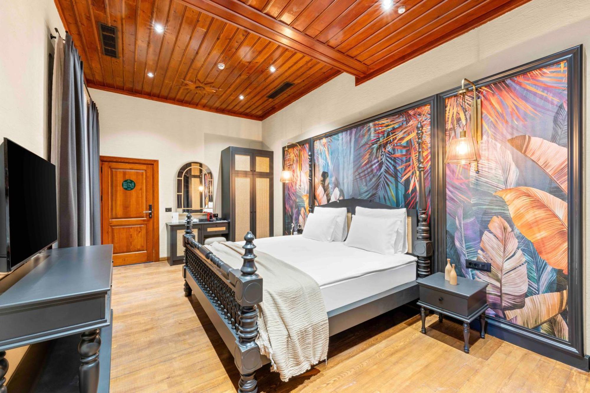 Belmondo Old Town Hotel *