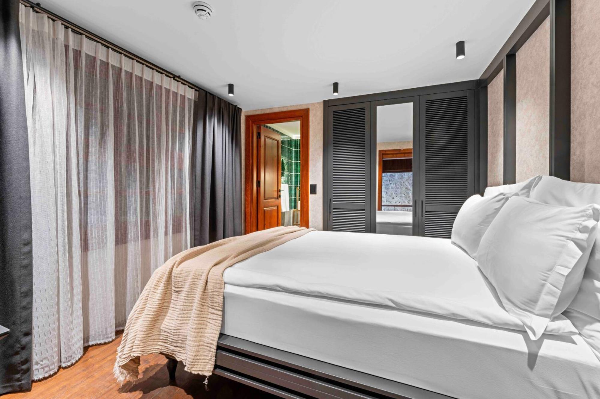 Belmondo Old Town Hotel