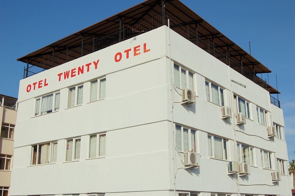 Otel Twenty 2*