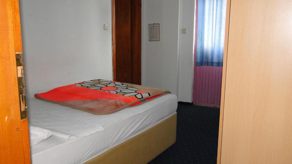 Sunrise Hotel *