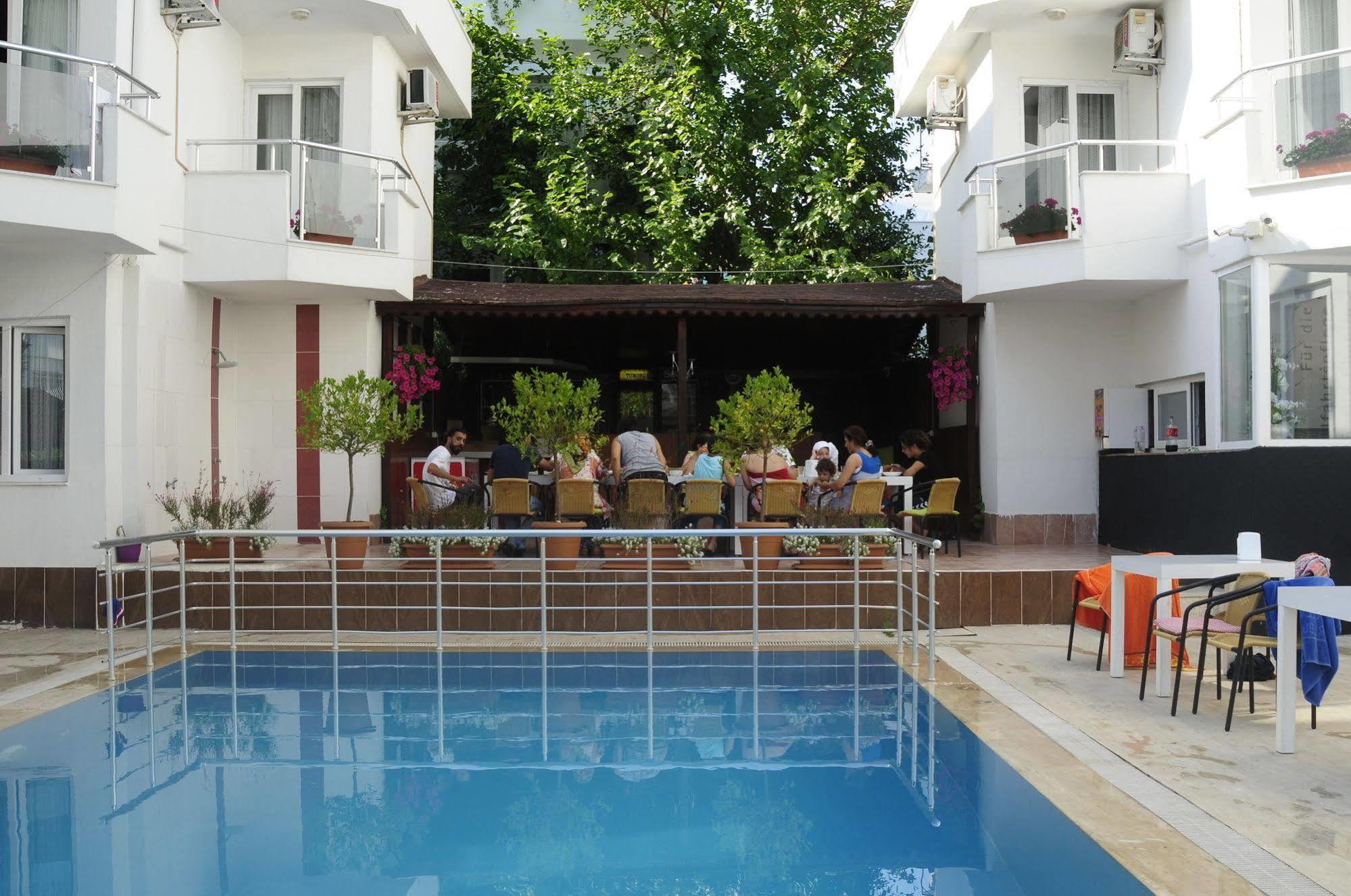 Hotel Movie Life Roe 3*