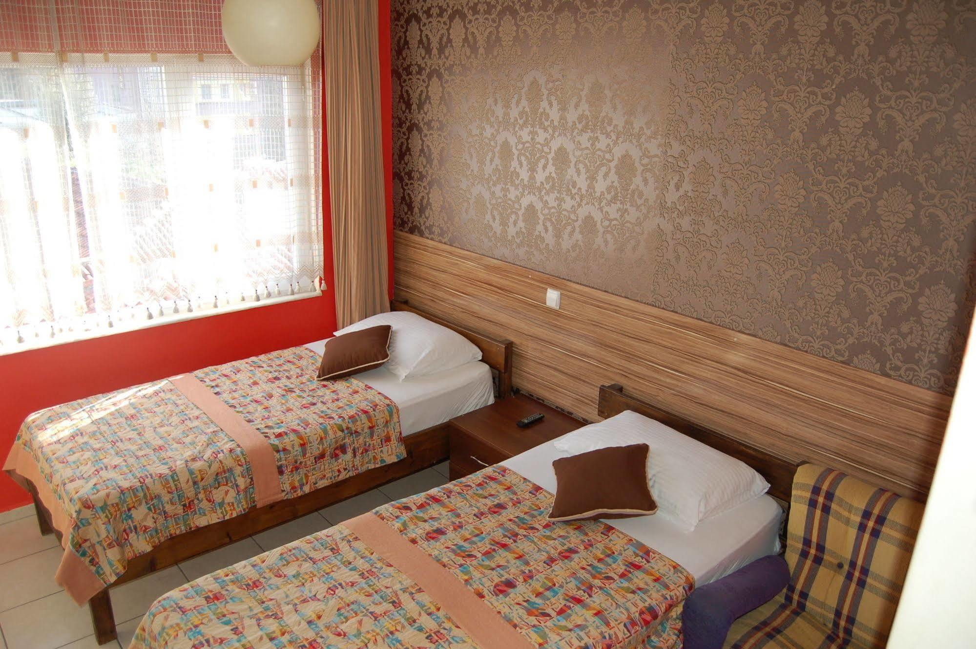 Otel Twenty 2*