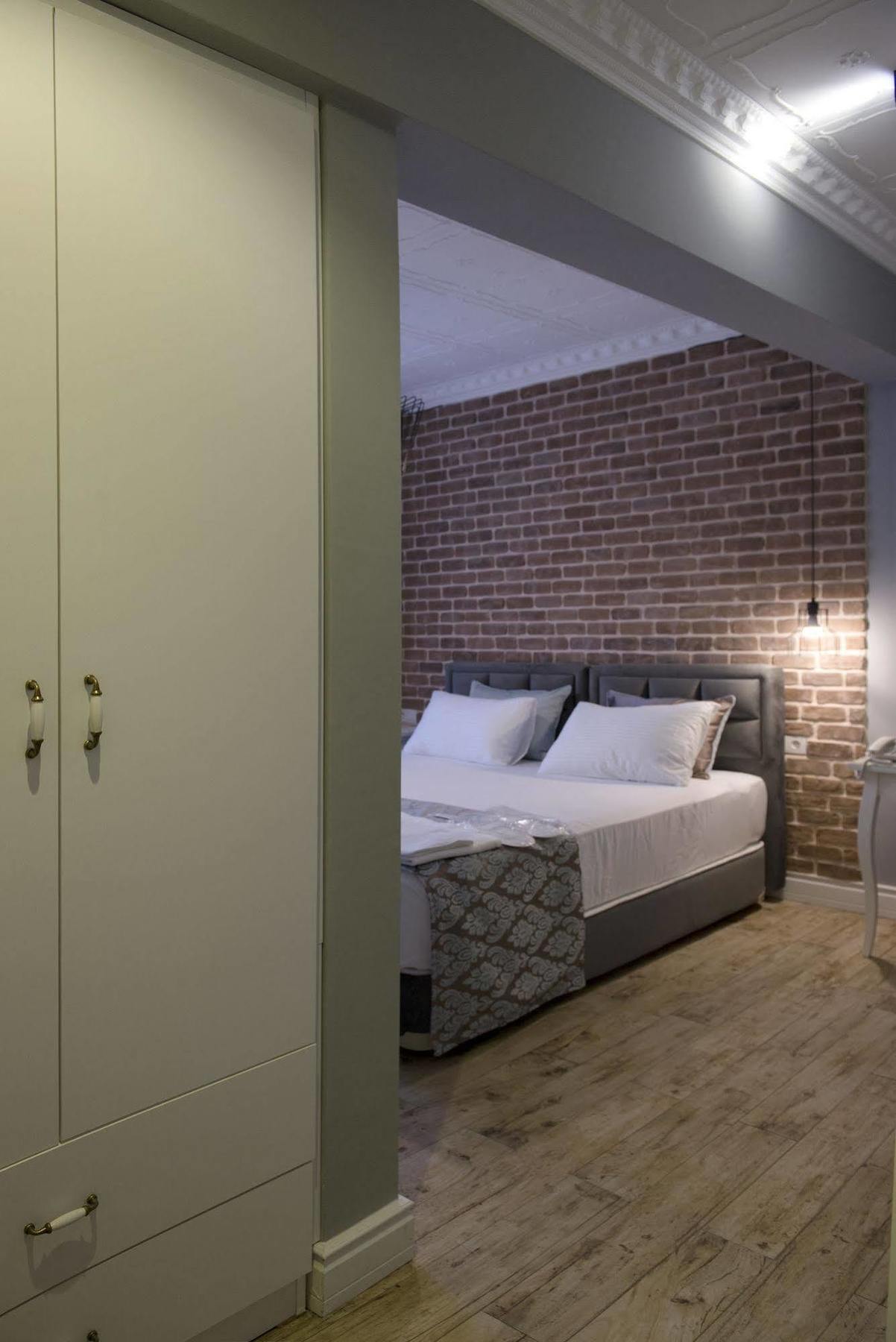 Luna Boutique Hotel 2*
