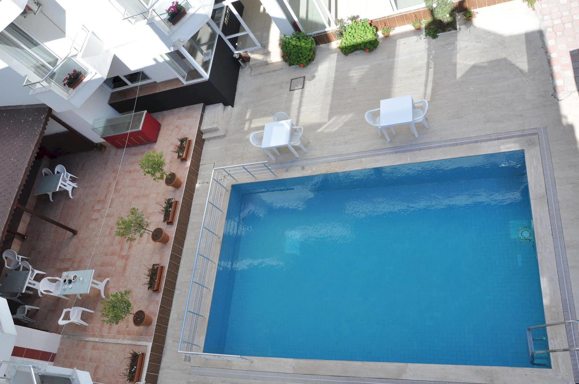 Hotel Movie Life Roe