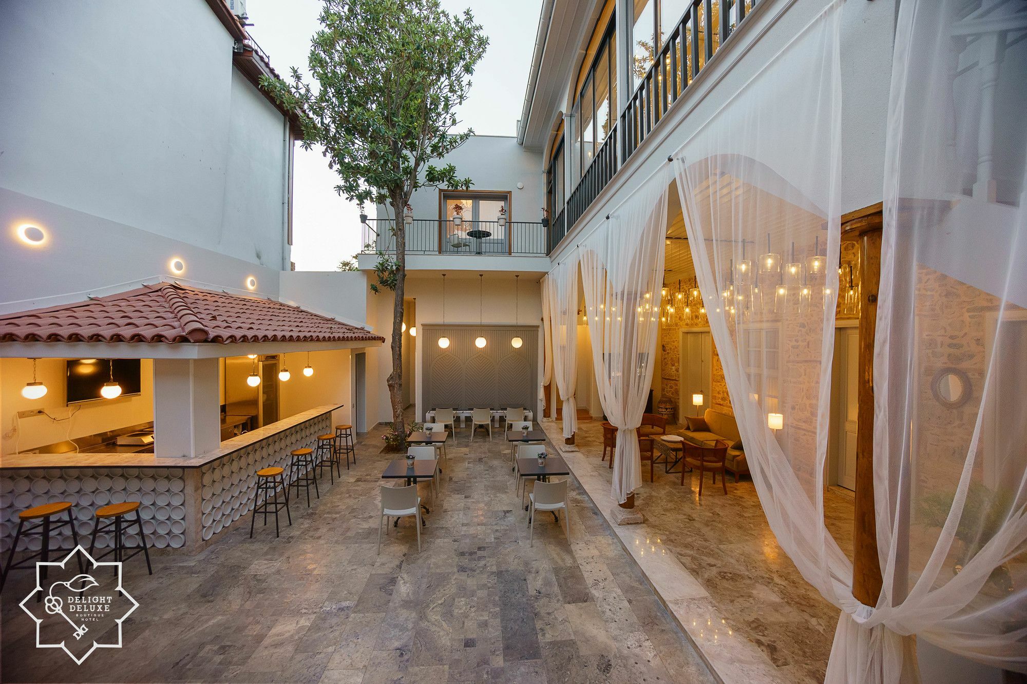 Hotel Delight Deluxe 4*