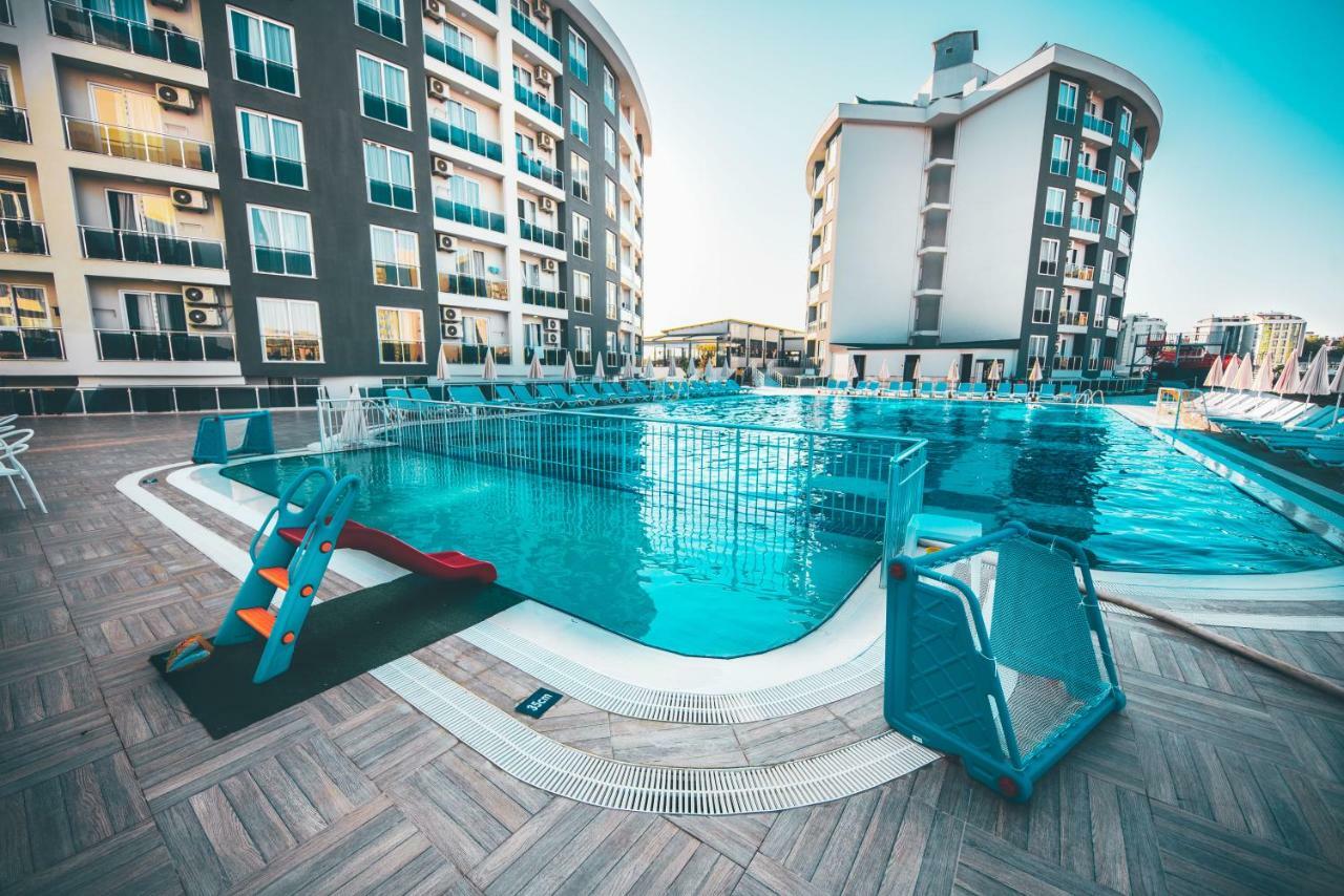 Royal Towers Lara